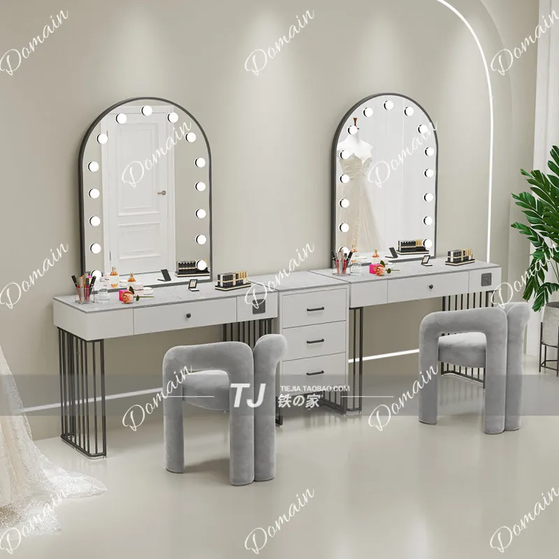 Профессиональный туалетный сто – обзор и цена Beauty And Makeup Studio