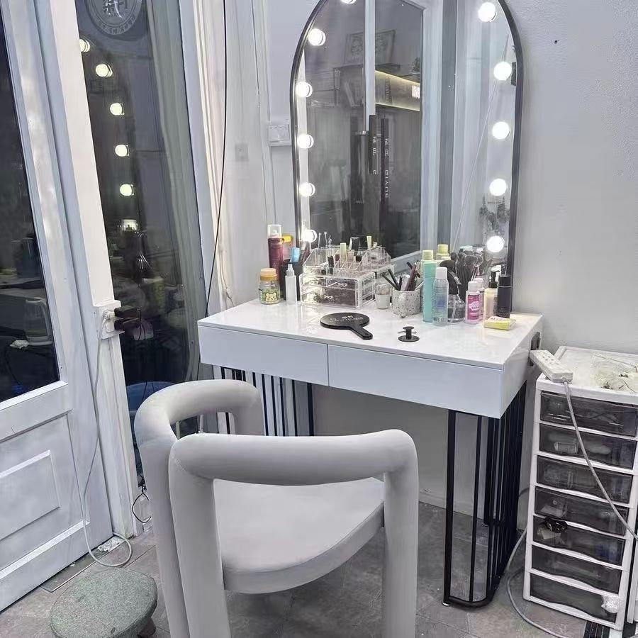 Туалетный столик для студии в  – обзор и цена Beauty And Makeup Studio
